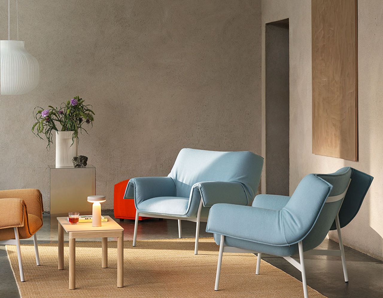 muuto-laenestol-muuto-wrap-lounge-chair-sabi-151-black-8433406.jpeg